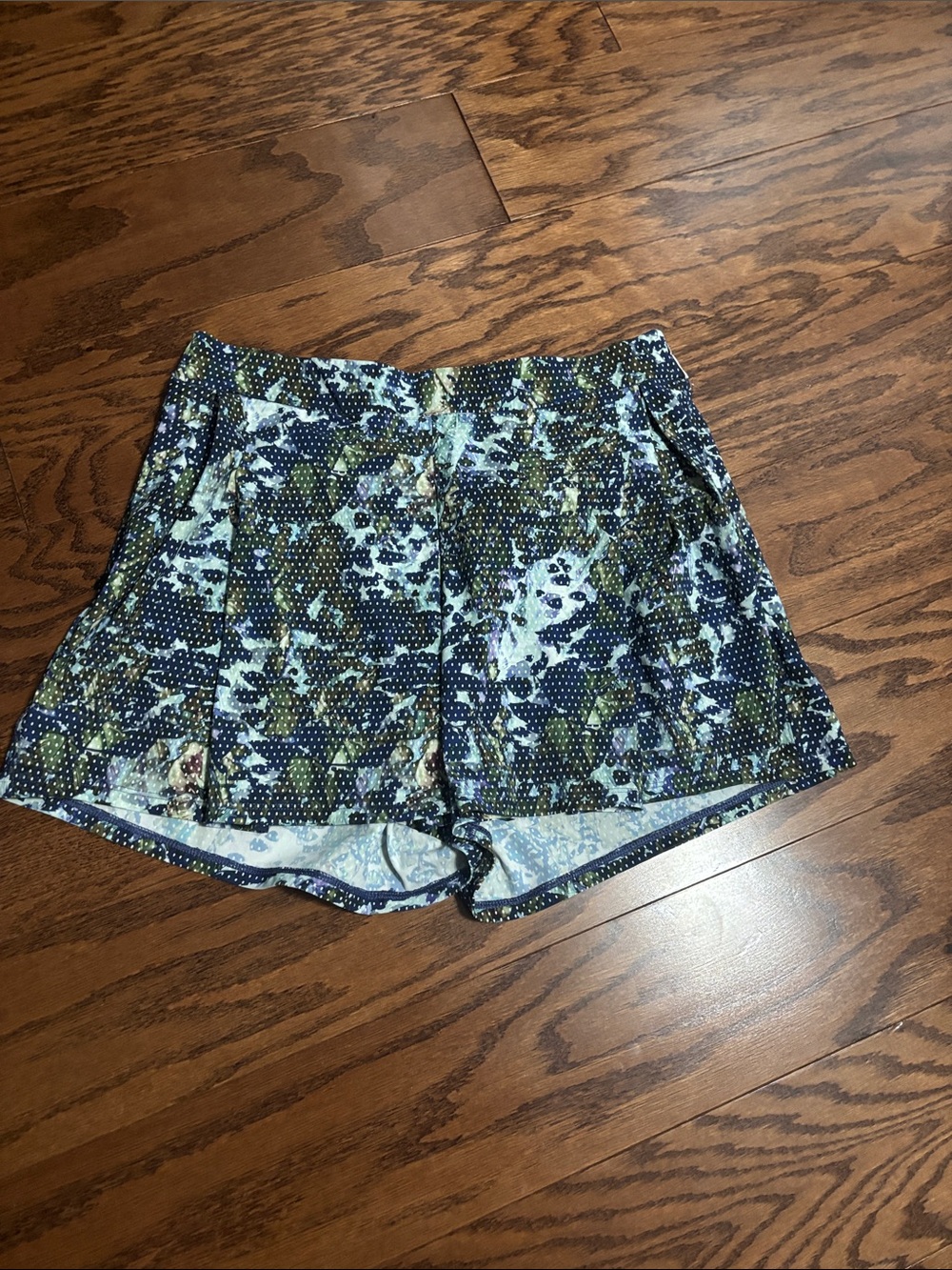 Lululemon Women’s Blue Floral Print Casual Shorts